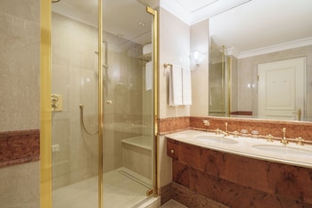 Classic Double or Twin Room (Single Use)