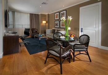 Junior Suite (Leading)