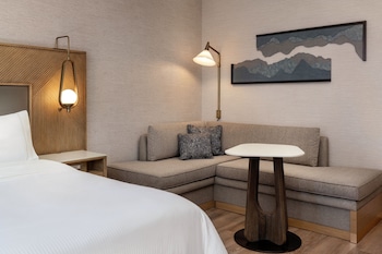 Suite, 1 King Bed, City View