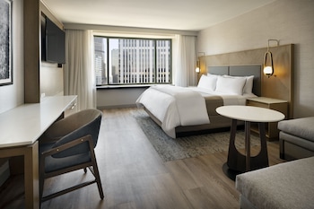 Deluxe Room, 1 King Bed, City View (Hearing Accessible)
