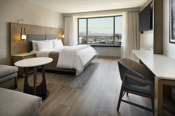 Suite, 1 King Bed, City View