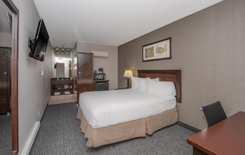 Basic Single Room (Coast Limited Queen)  Interior Window Room