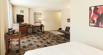 1 King Bed with Sofabed - City View - NS