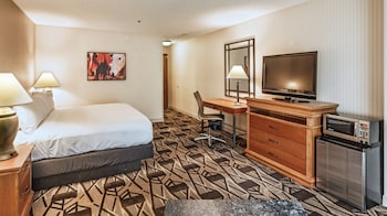 1 King Bed with Balcony - River View - NS