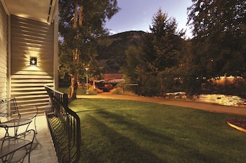 2 Queen Beds - River View - Balcony - NS