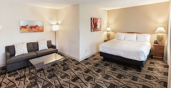 1 King Bed with Sofabed - City View - NS