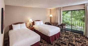 2 Queen Beds - River View - Balcony - NS