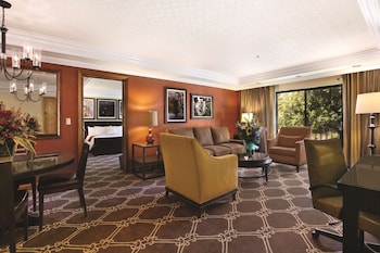 Suite, 1 King Bed, Non Smoking