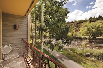 2 Queen Beds - River View - Balcony - NS