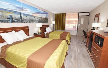 Room, 2 Double Beds, Pool View, Courtyard Area (NonSmoking)