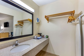 Standard Room, 1 King Bed, Smoking, Ground Floor