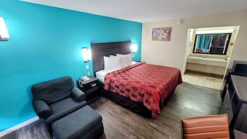 Standard Room, 1 King Bed, Smoking, Ground Floor