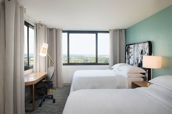 Executive Room, 2 Queen Beds (Mobility/Hearing Accessible, Tub)