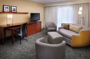 Suite, 1 King Bed (Mobility Accessible, Tub)
