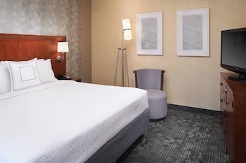 Suite, 1 King Bed (Mobility Accessible, Tub)
