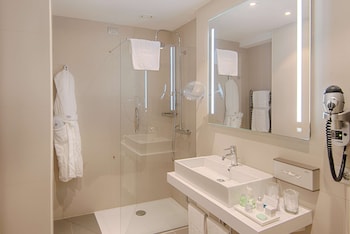 Junior Suite (Extra Bed 2 adults + 2 children)