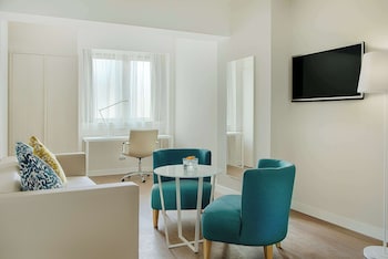 Suite (Extra Bed 3 adults)