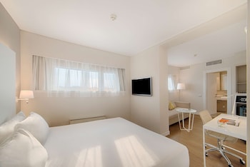 Suite (Extra Bed 3 adults)