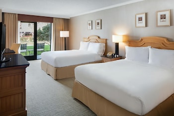 Room, 2 Queen Beds, Accessible, Bathtub