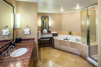 Suite, 1 King Bed, Jetted Tub