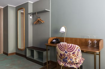Standard Room, 1 Queen Bed
