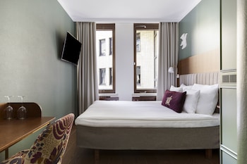 Standard Room, 1 Queen Bed