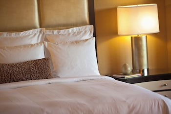 Room, 1 King Bed (Balcony)