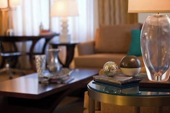 Junior Suite, 1 King Bed with Sofa bed, Corner