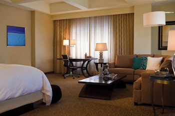 Junior Suite, 1 King Bed with Sofa bed, Corner