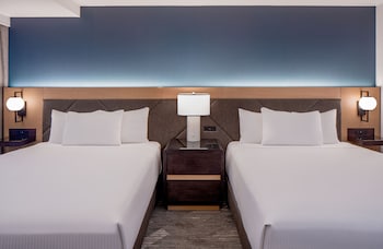 Room, 2 Queen Beds, Accessible (Shower)