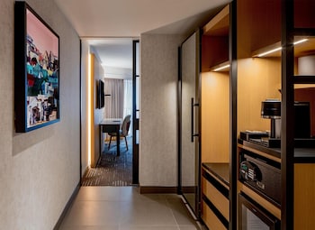 Room, 2 Queen Beds, Accessible (Shower)