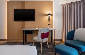 Room, 2 Queen Beds, Accessible (Shower)