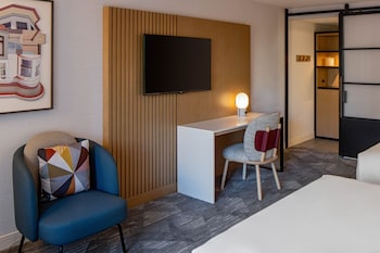 Room, 2 Queen Beds, Balcony, City View