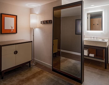 Club Room, 2 Double Beds (Regency Club Breakfast)