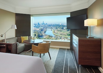 Room, 1 King Bed, River View
