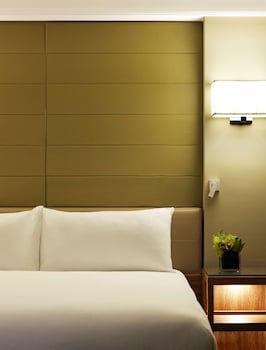 Deluxe Room, 1 King Bed, Corner