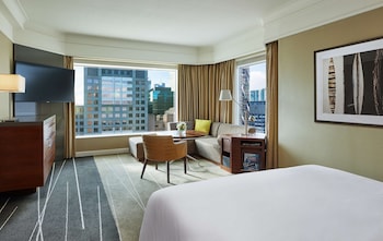 Deluxe Room, 1 King Bed, Corner