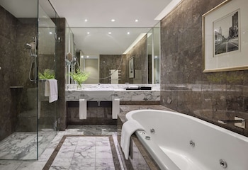 Grand Suite, 1 King Bed (Grand Club Lounge Access)