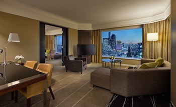 Grand Suite, 1 King Bed (Grand Club Lounge Access)