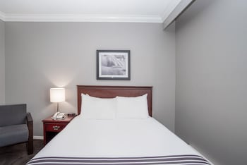 Standard Room, 1 Queen Bed