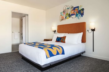 Room, 1 Queen Bed, Accessible (3x3 Shower)