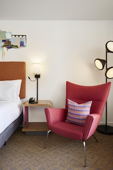Room, 1 King Bed, Accessible (Hearing)