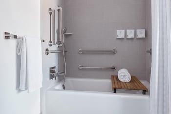 Room, 1 Queen Bed, Accessible, Bathtub (Mobility)