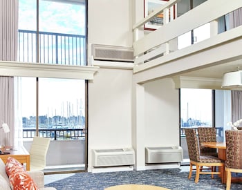 Suite, 1 King Bed, Non Smoking, Balcony
