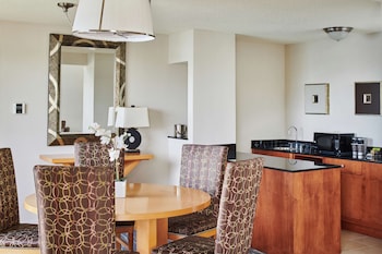Suite, 1 King Bed, Non Smoking, Balcony