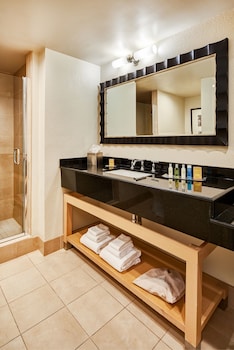 Suite, 1 King Bed