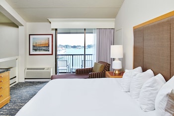 Suite, 1 King Bed, Non Smoking, Balcony