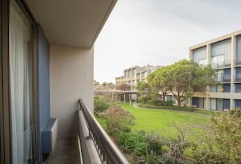 Room, 1 Double Bed, Accessible, Courtyard View