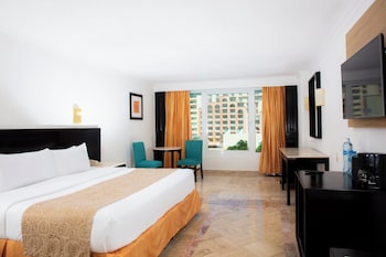 Standard Room, 1 King Bed, City View