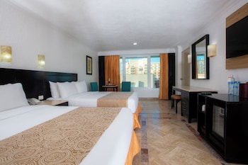 Standard Room, 2 Double Beds, City View